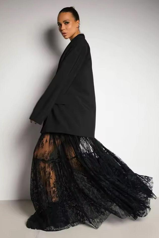 JENN - High-waisted lace skirt in black